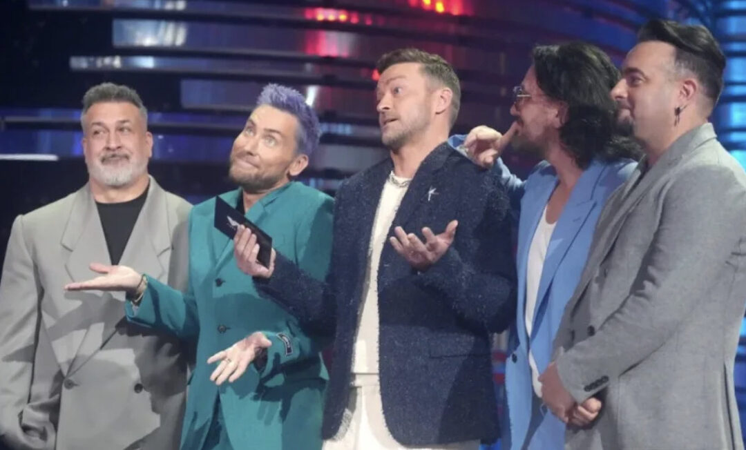 TAYLOR SWIFT FANGIRLED AT NSYNC VMAS 2023 REUNION : ‘I HAD YOUR DOLLS’