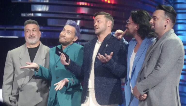 TAYLOR SWIFT FANGIRLED AT NSYNC VMAS 2023 REUNION : ‘I HAD YOUR DOLLS’