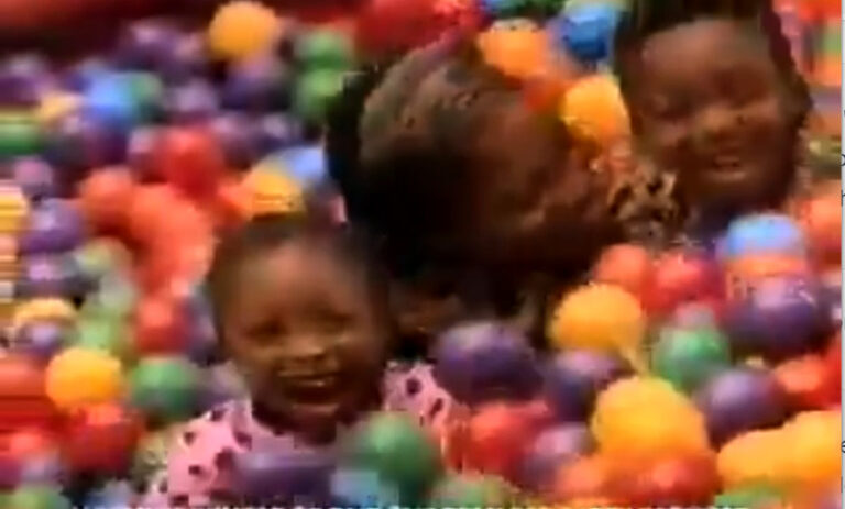 1995 DISCOVERY ZONE COMMERCIAL