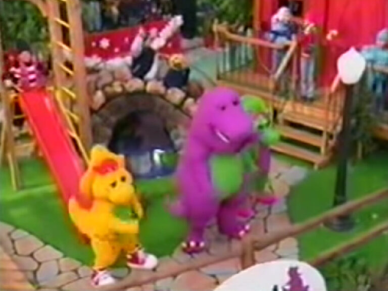 BARNEY IN THE 2002 MACY’S THANKSGIVING DAY PARADE