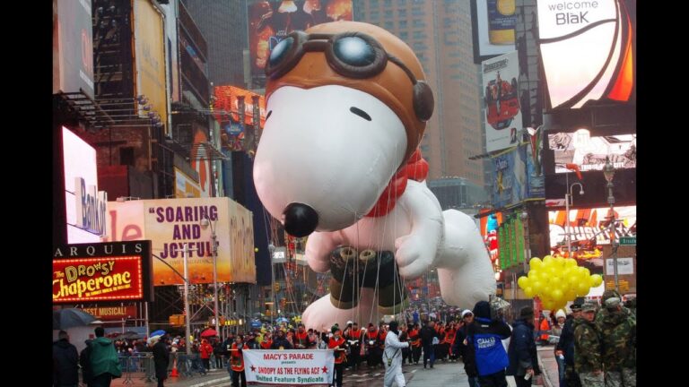 FLYING ACE SNOOPY IN THE 2007 MACY’S THANKSGIVING DAY PARADE