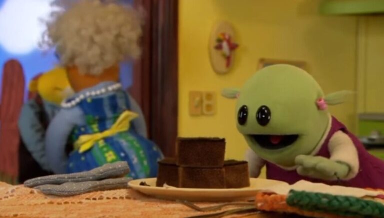 NANALAN – MONA EATING BROWNIES SCENE