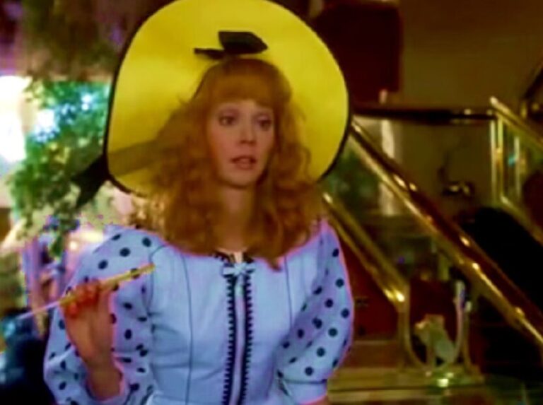 TROOP BEVERLY HILLS (1989) – WITH SHELLY LONG