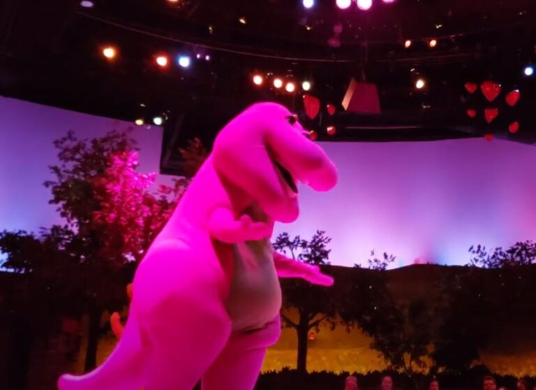 2019: BARNEY SINGS “I LOVE YOU” AT UNIVERSAL STUDIOS FLORIDA, A DAY IN THE PARK WITH BARNEY