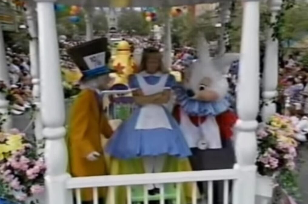 ALICE IN WONDERLAND PERFORMANCE – 90’S  DISNEY WORLD EASTER PARADE
