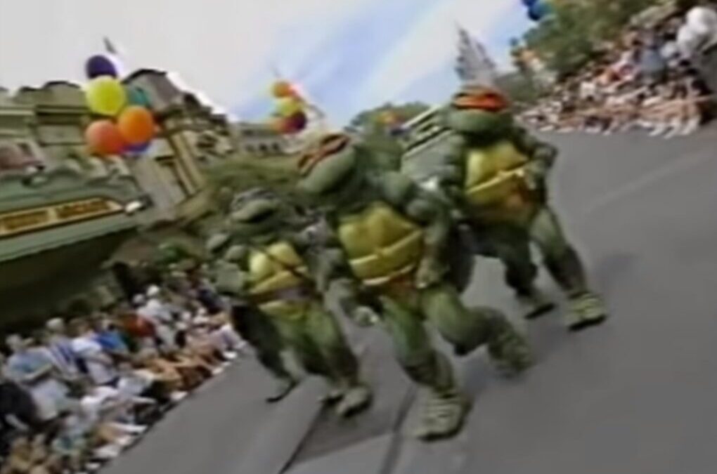 90’S  DISNEY WORLD EASTER PARADE – NINJA TURTLES PERFORMANCE