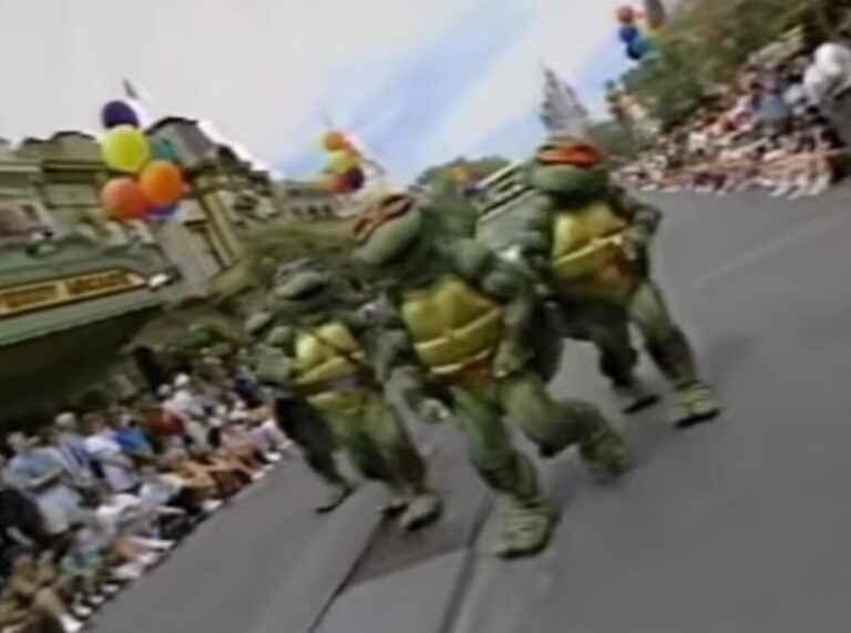 90’S  DISNEY WORLD EASTER PARADE – NINJA TURTLES PERFORMANCE