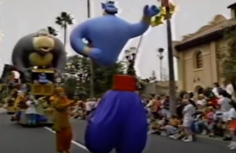 90’S DISNEY WORLD EASTER PARADE – ALADDIN FLOATS & PERFORMANCE