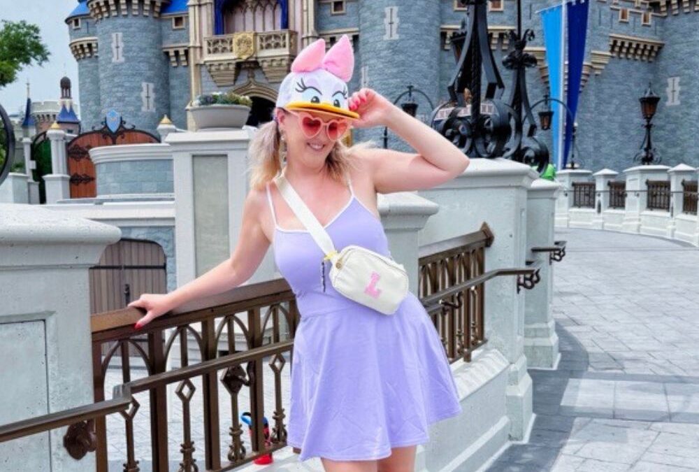 DAISY DUCK LOOK AT MAGIC KINGDOM