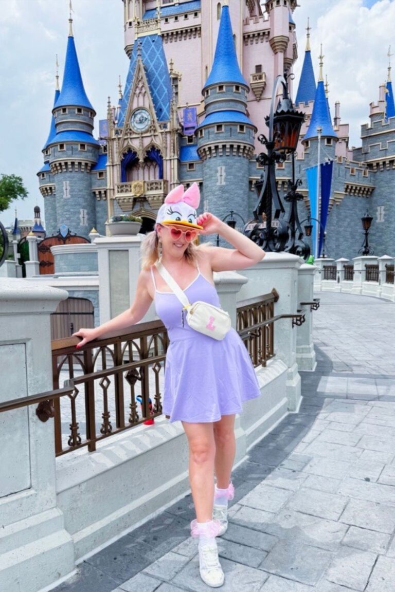 DAISY DUCK LOOK AT MAGIC KINGDOM
